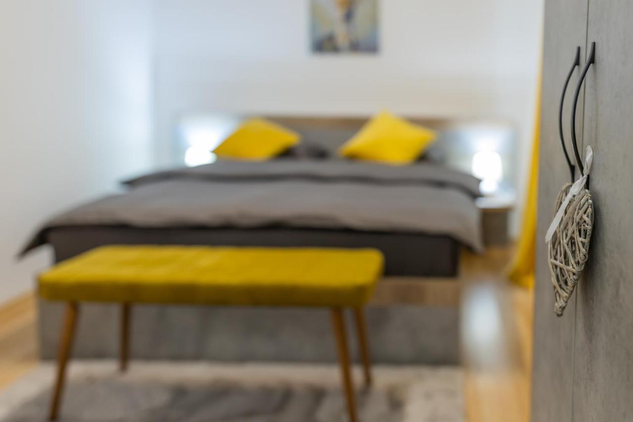 Luxury 2 Bedroom Holiday Apartment ปีเตช ภายนอก รูปภาพ